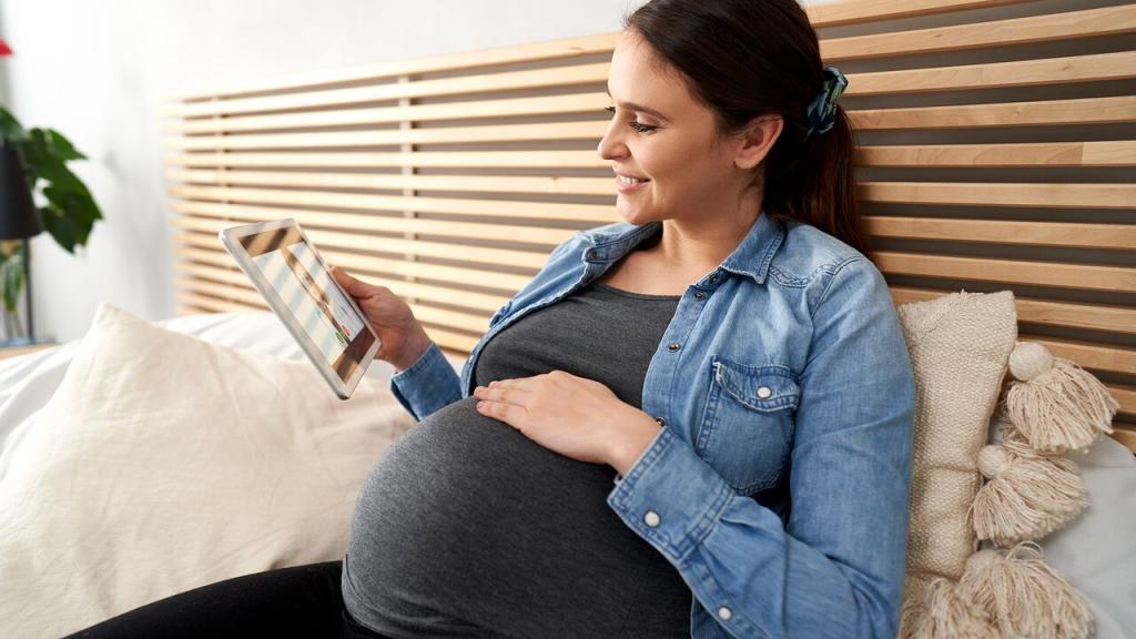 How to keep long distance family and friends in the loop during your pregnancy